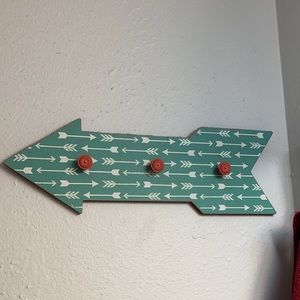 Arrow hook decor